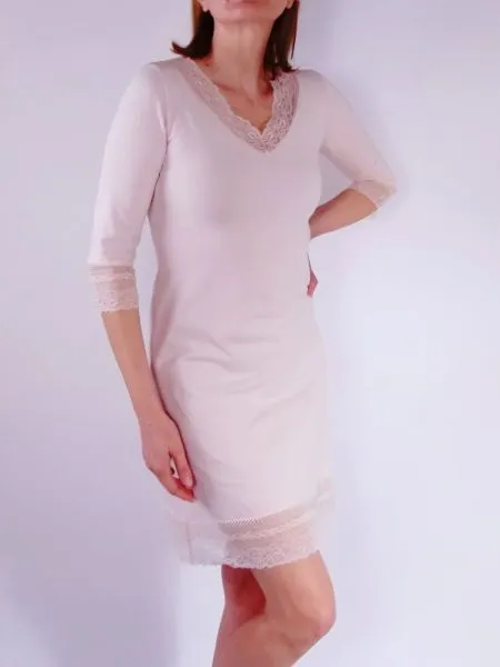 Памучна нощница с дантела с 3/4 ръкав в цвят пудра Cotton lace