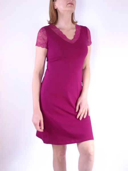 Памучна нощница с къси дантелени ръкави и V-деколте Romance